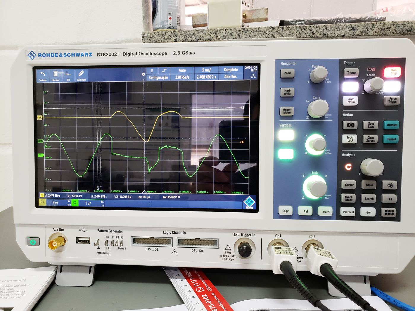 An oscilloscope showing a fuse interruption trace during I/T curve verification