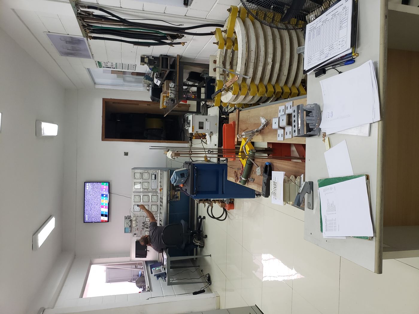 The high-current test bay